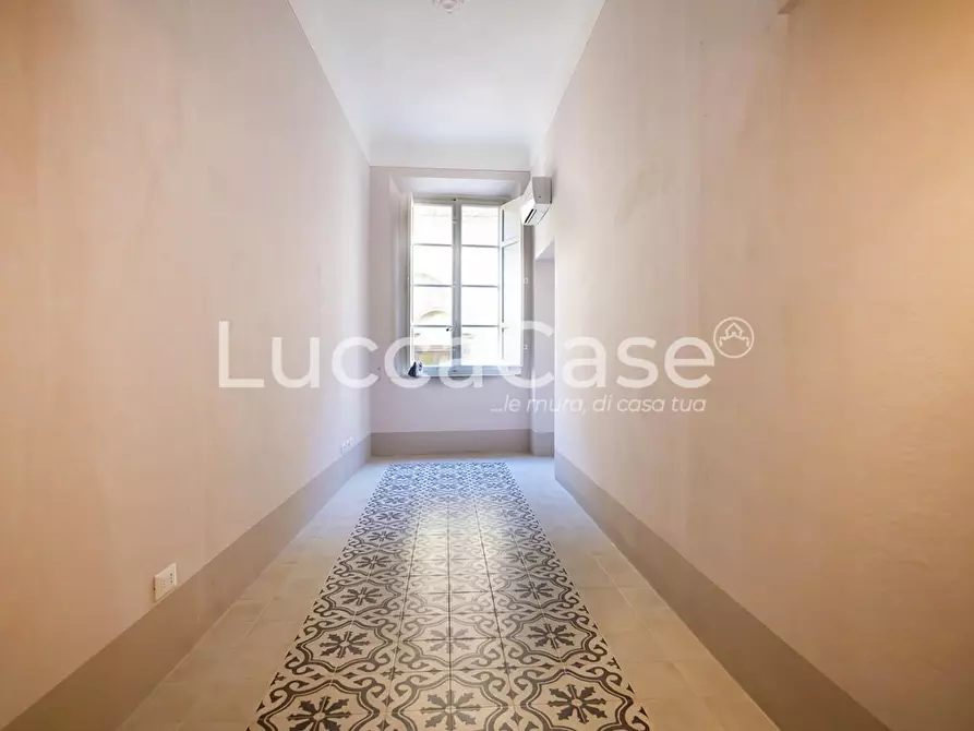 Immagine 19 di Appartamento in vendita  a Lucca