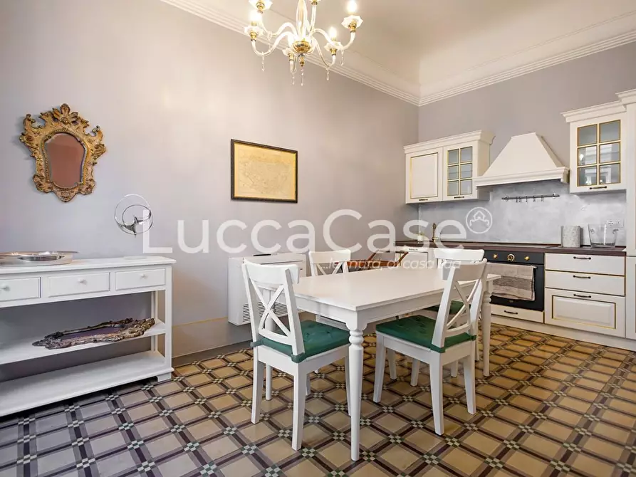 Immagine 14 di Appartamento in vendita  a Lucca