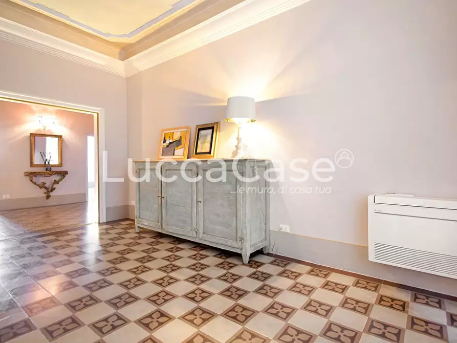 Immagine 12 di Appartamento in vendita  a Lucca