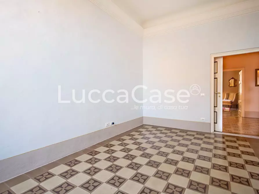 Immagine 6 di Appartamento in vendita  a Lucca