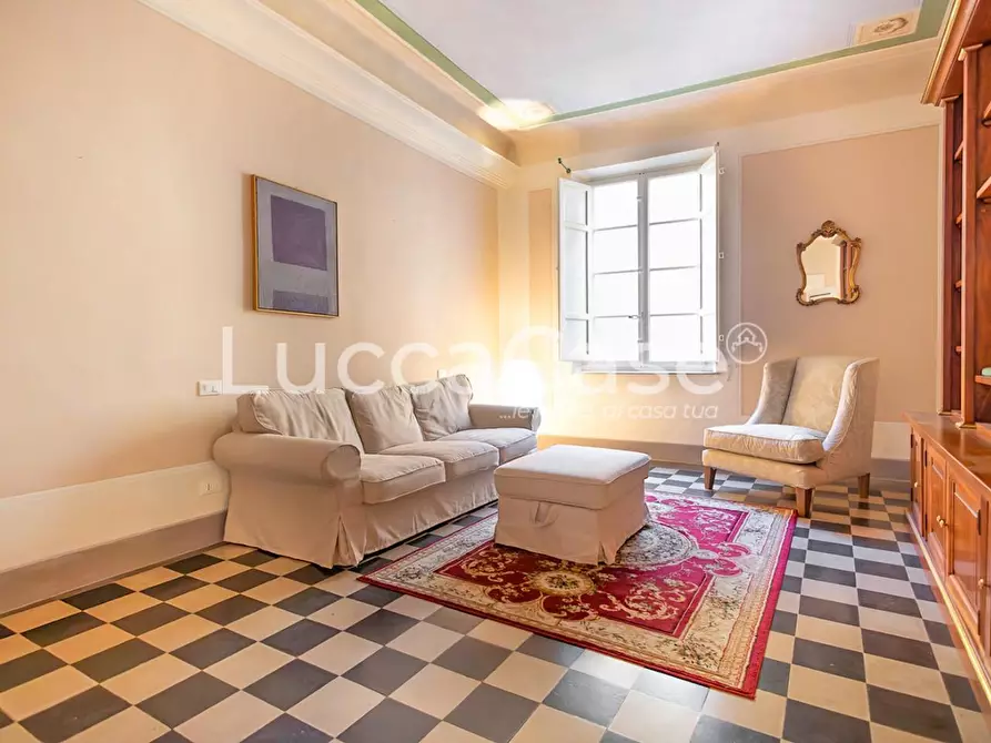 Immagine 16 di Appartamento in vendita  a Lucca