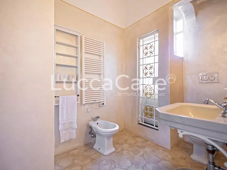 Immagine 22 di Appartamento in vendita  a Lucca