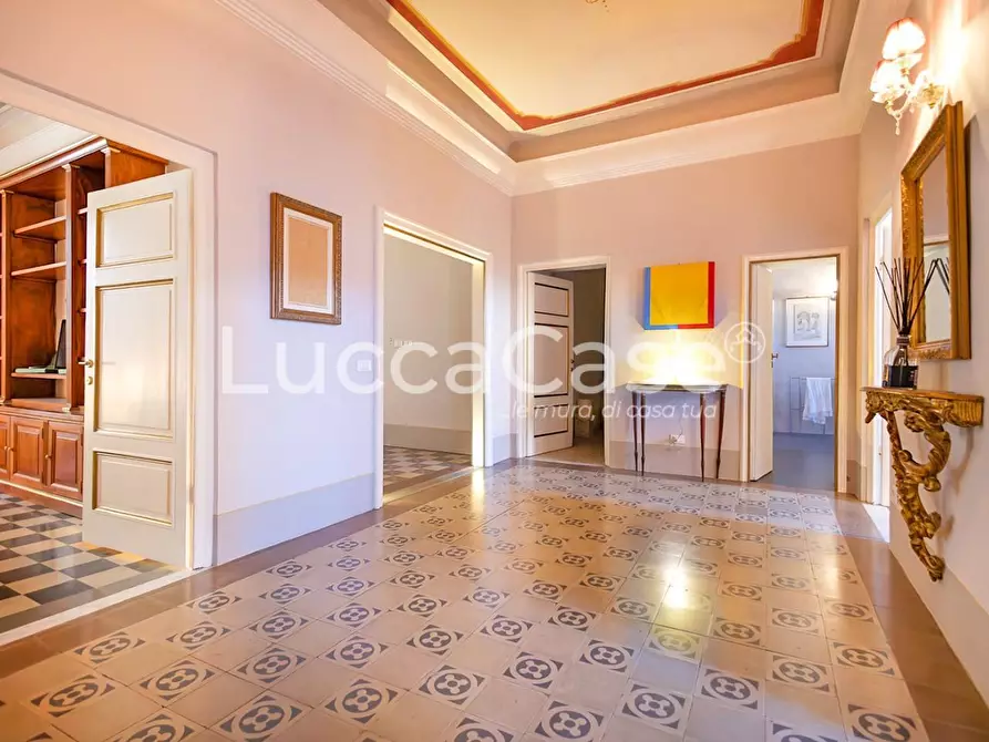 Immagine 8 di Appartamento in vendita  a Lucca