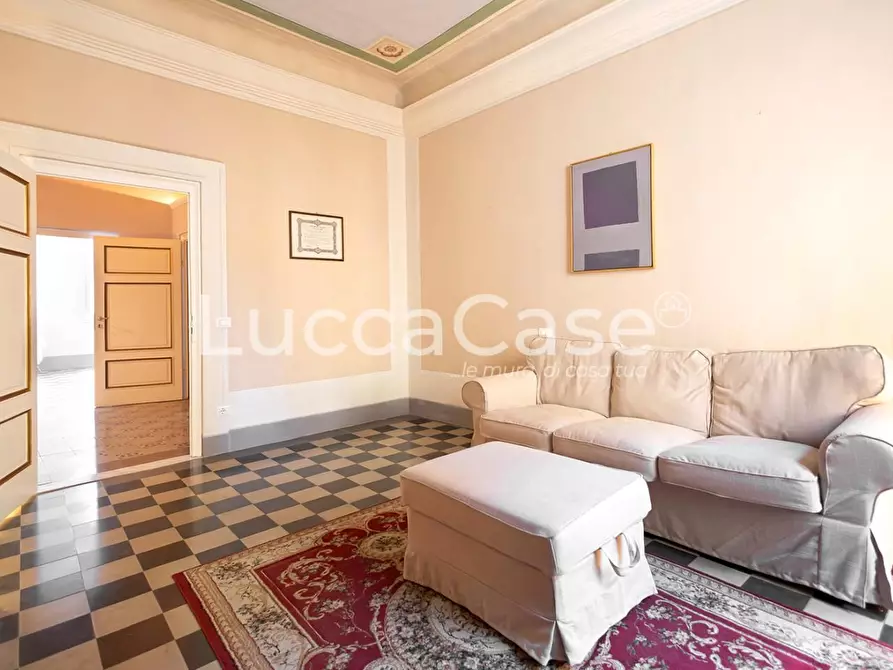 Immagine 17 di Appartamento in vendita  a Lucca