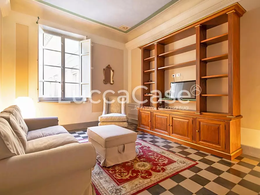 Immagine 1 di Appartamento in vendita  a Lucca