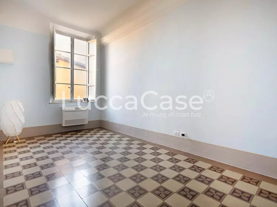 Immagine 5 di Appartamento in vendita  a Lucca