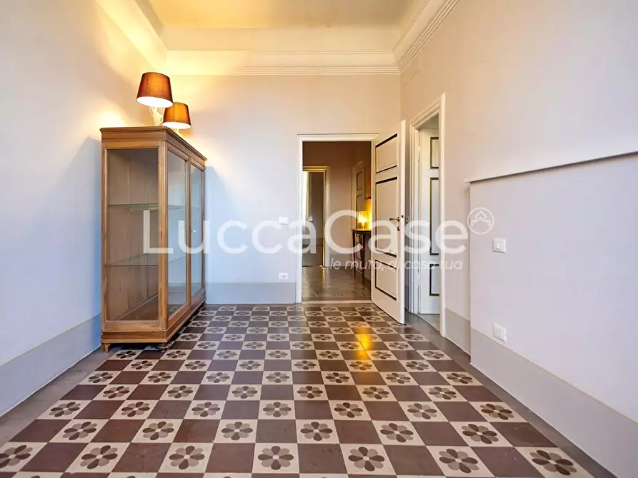 Immagine 10 di Appartamento in vendita  a Lucca