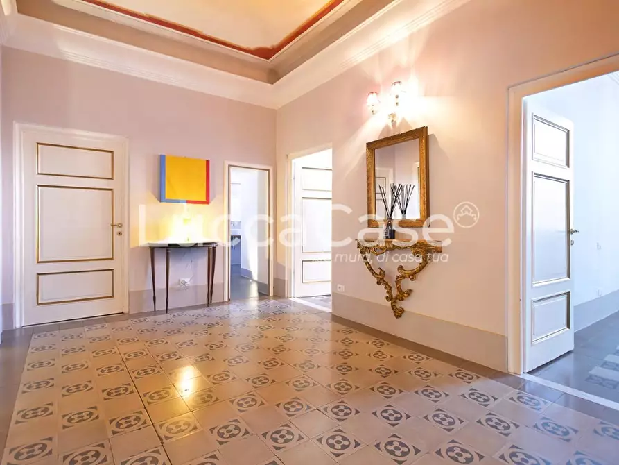 Immagine 2 di Appartamento in vendita  a Lucca