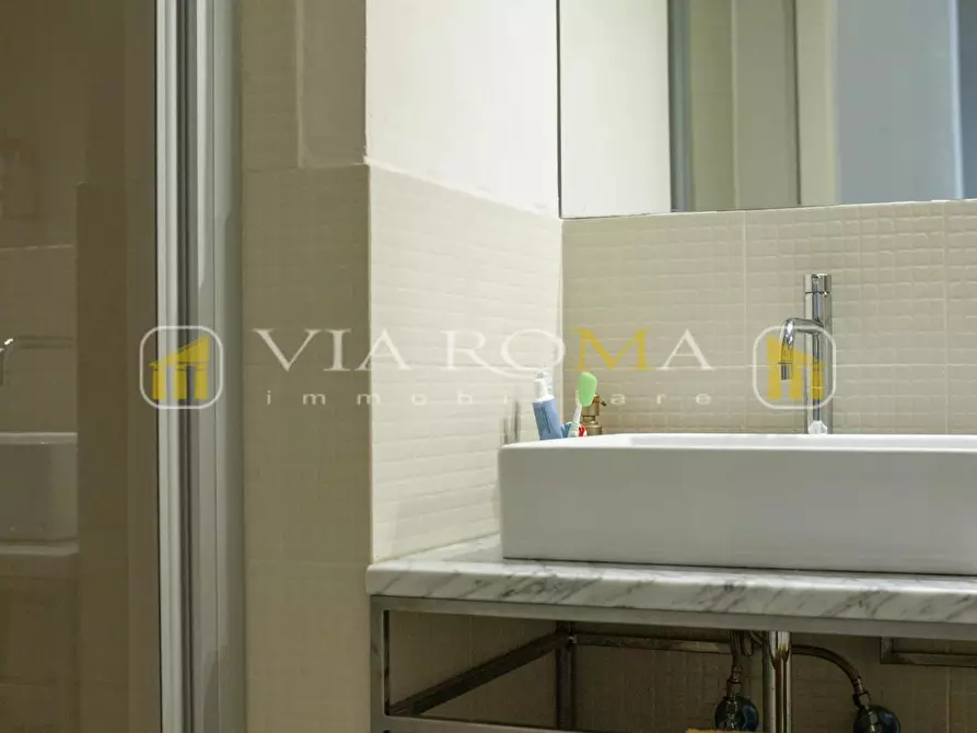 Immagine 13 di Appartamento in vendita  a Lucca