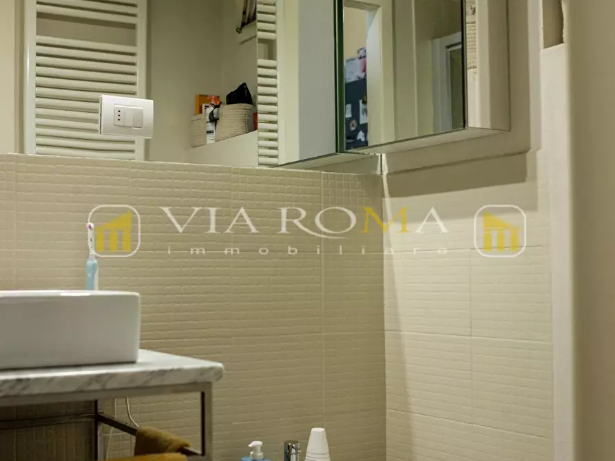 Immagine 12 di Appartamento in vendita  a Lucca