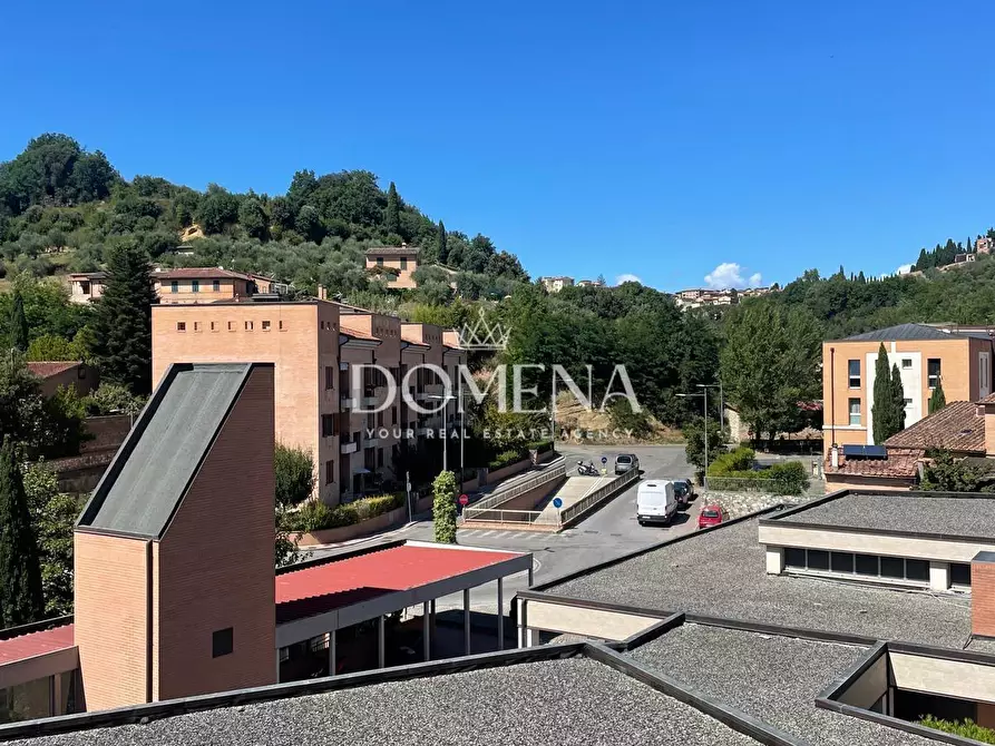 Immagine 5 di Appartamento in vendita  a Siena