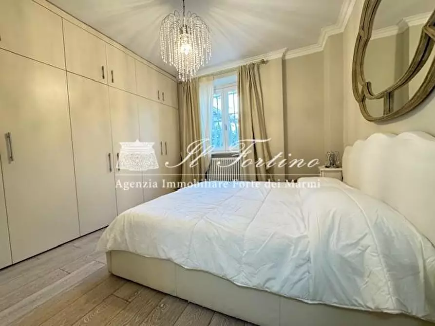 Immagine 8 di Villa in vendita  a Forte Dei Marmi