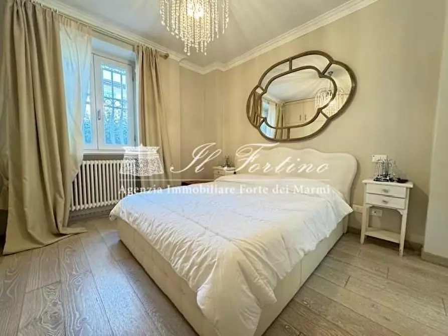 Immagine 9 di Villa in vendita  a Forte Dei Marmi