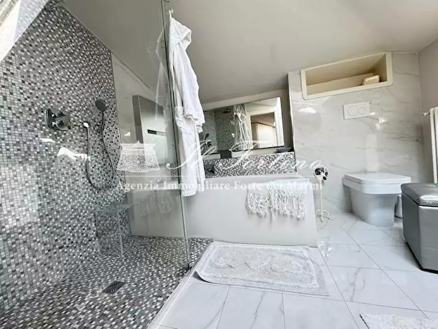 Immagine 26 di Villa in vendita  a Forte Dei Marmi