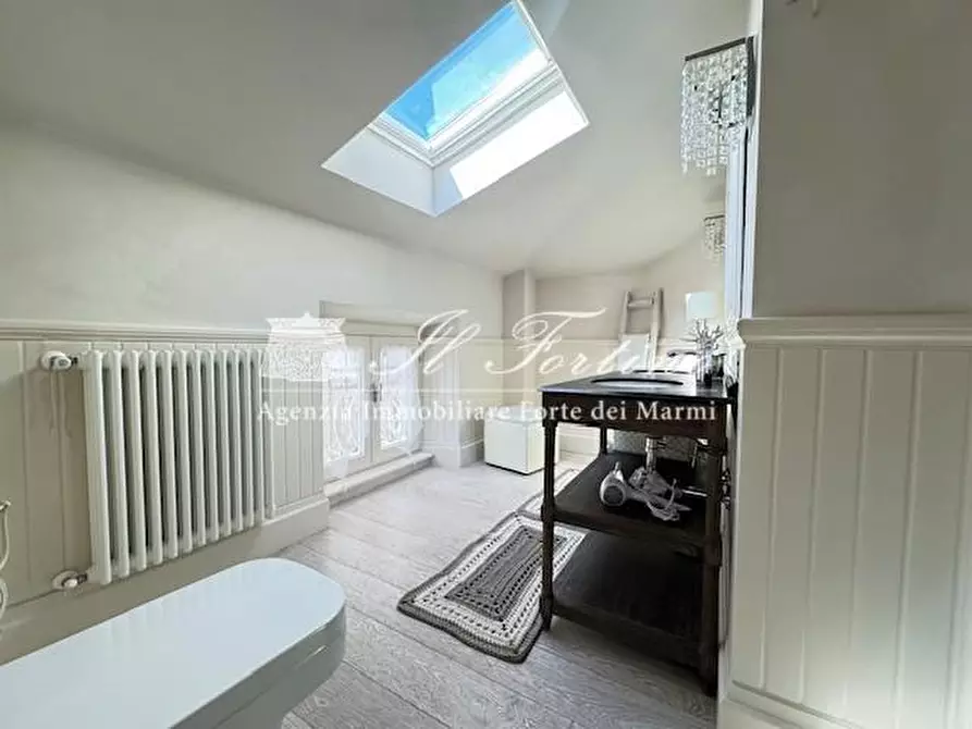 Immagine 17 di Villa in vendita  a Forte Dei Marmi