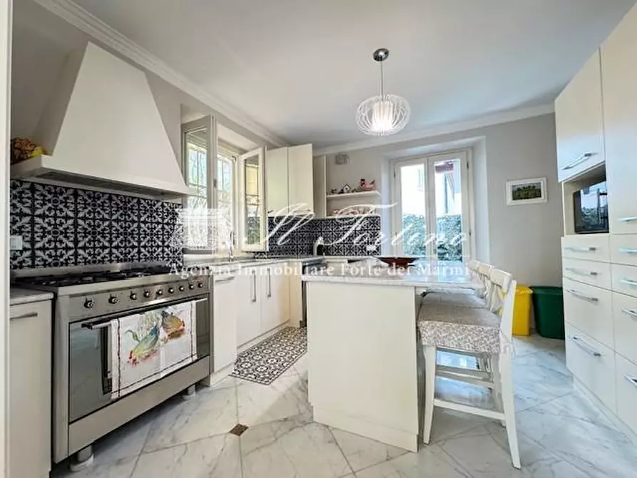 Immagine 6 di Villa in vendita  a Forte Dei Marmi