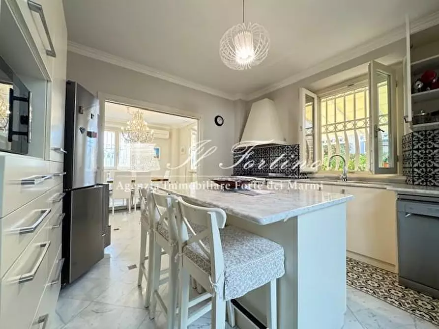 Immagine 7 di Villa in vendita  a Forte Dei Marmi