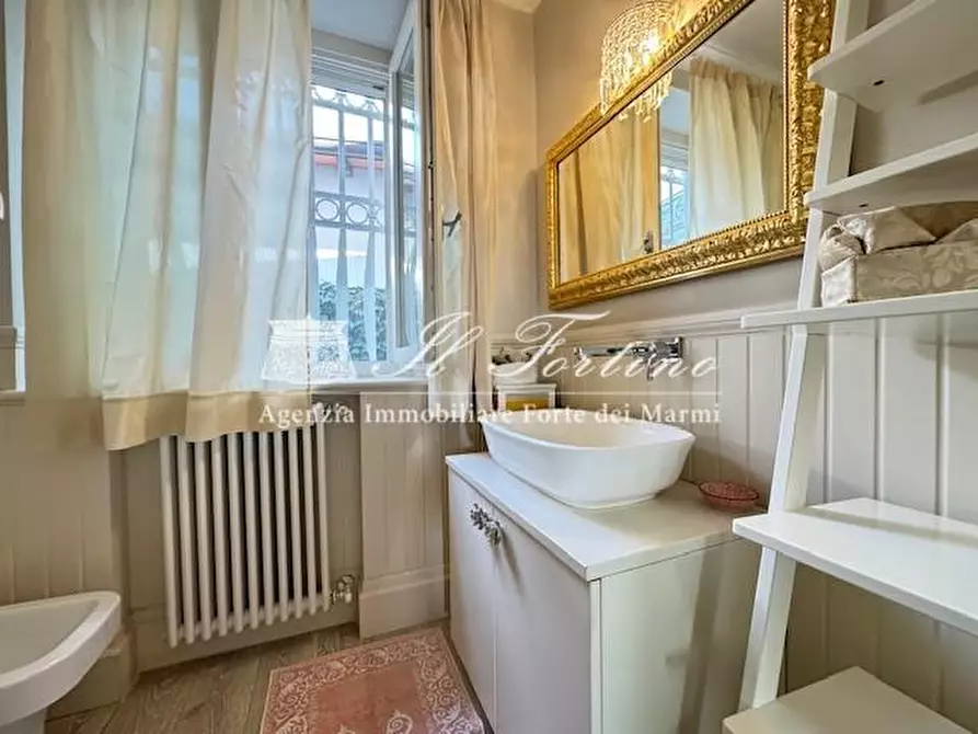 Immagine 10 di Villa in vendita  a Forte Dei Marmi