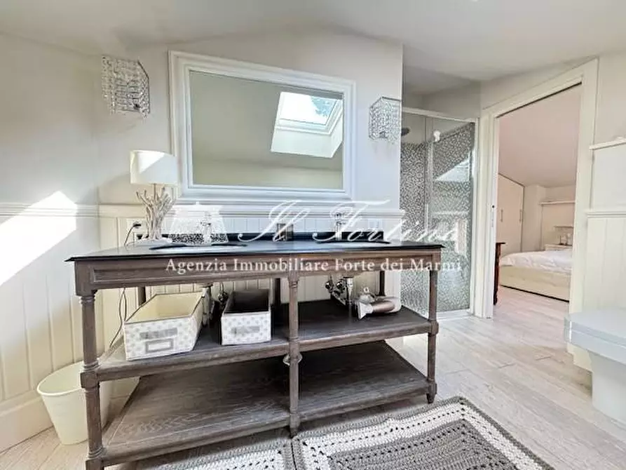 Immagine 16 di Villa in vendita  a Forte Dei Marmi