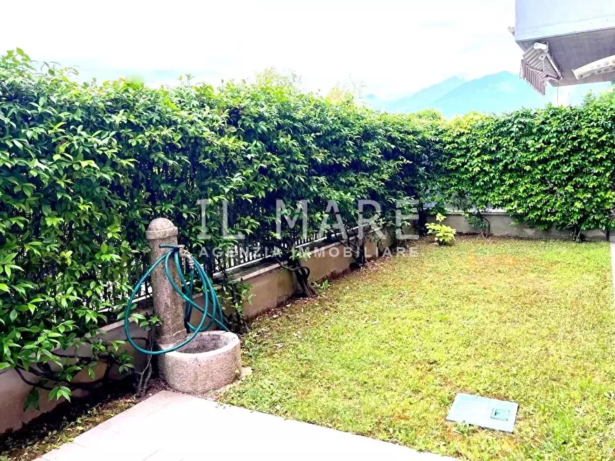 Immagine 2 di Appartamento in vendita  a Massa