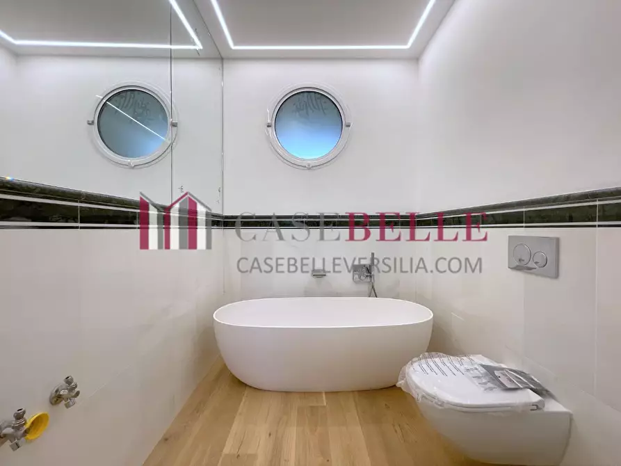 Immagine 22 di Appartamento in vendita  a Viareggio