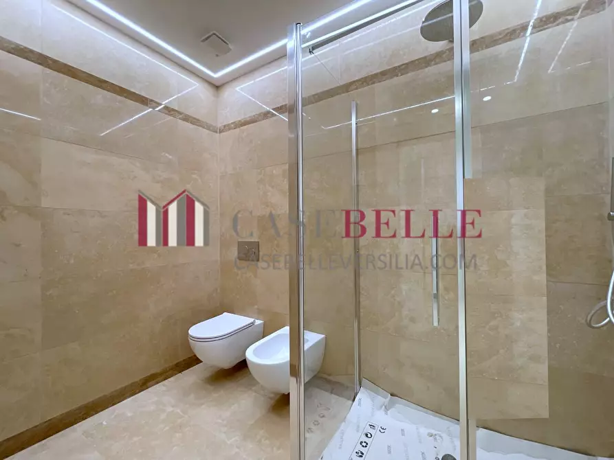 Immagine 36 di Appartamento in vendita  a Viareggio