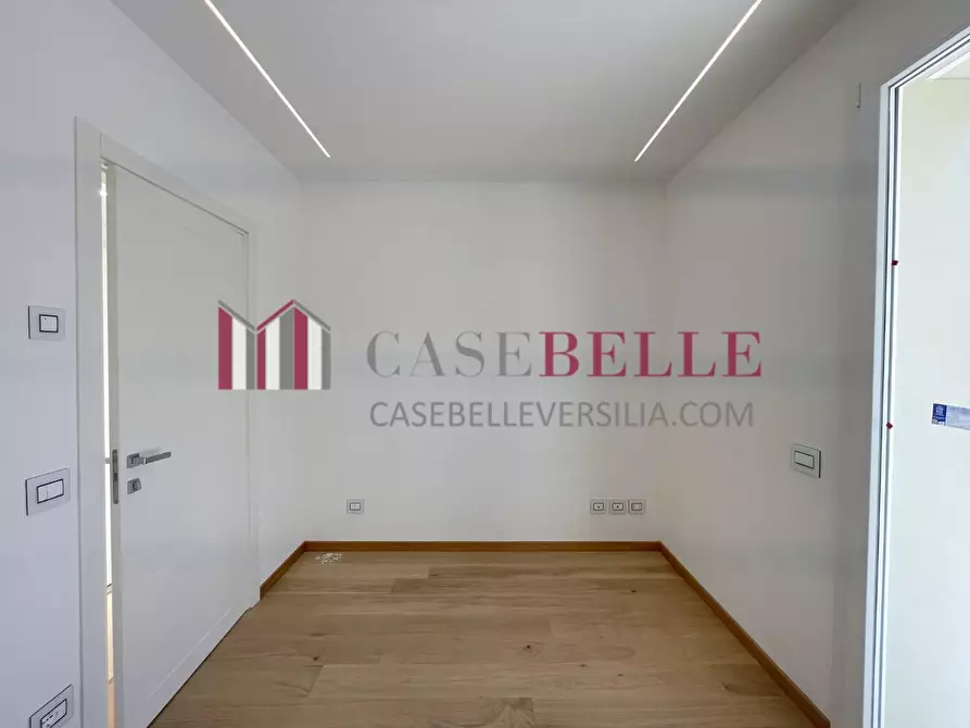 Immagine 11 di Appartamento in vendita  a Viareggio