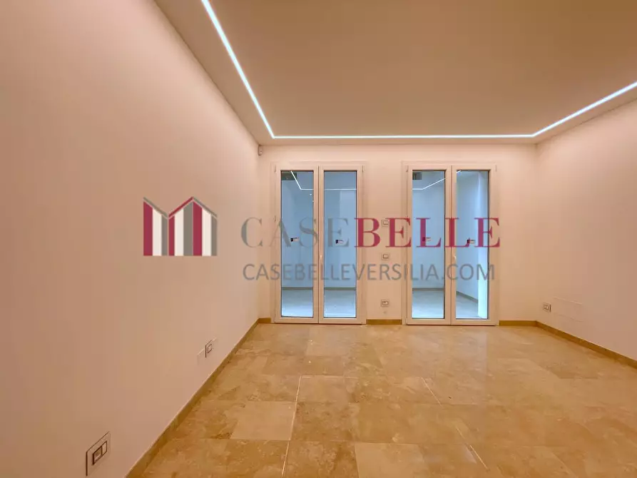 Immagine 27 di Appartamento in vendita  a Viareggio