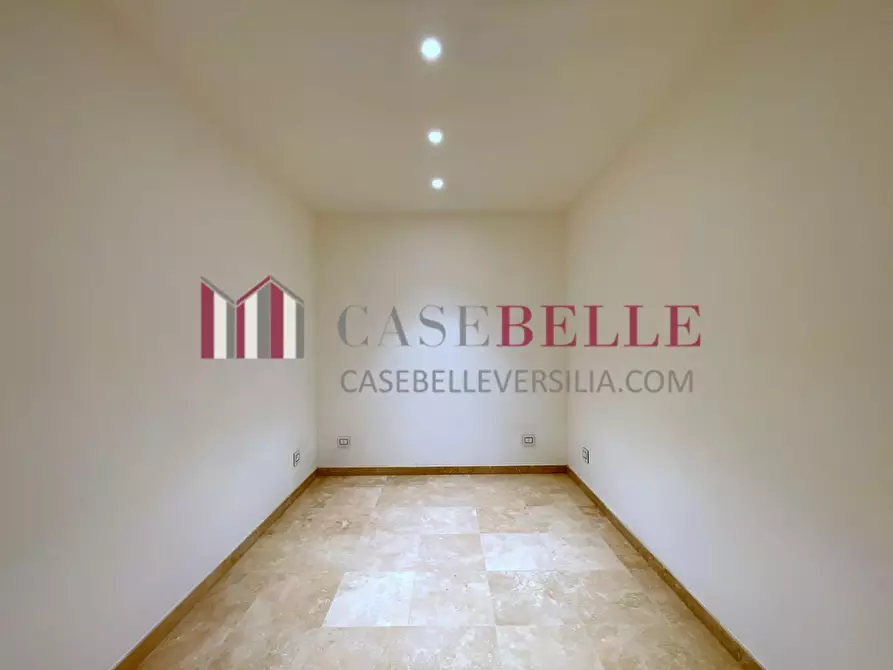 Immagine 40 di Appartamento in vendita  a Viareggio