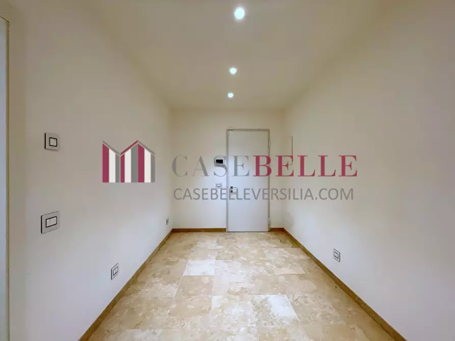 Immagine 41 di Appartamento in vendita  a Viareggio