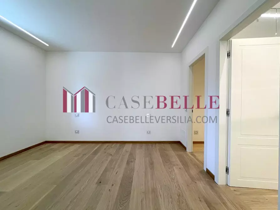 Immagine 15 di Appartamento in vendita  a Viareggio