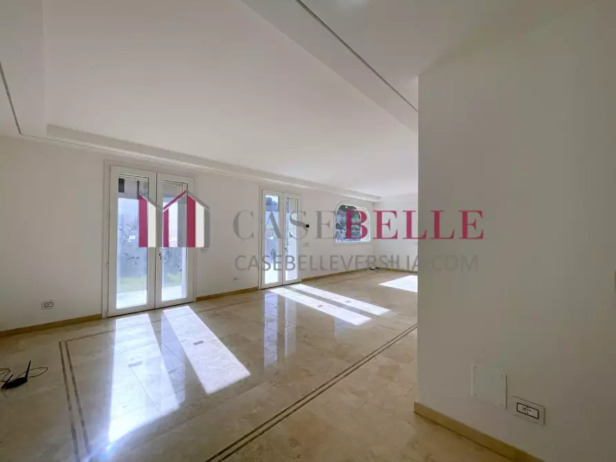 Immagine 3 di Appartamento in vendita  a Viareggio