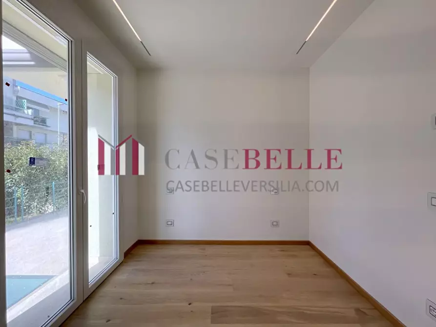 Immagine 10 di Appartamento in vendita  a Viareggio