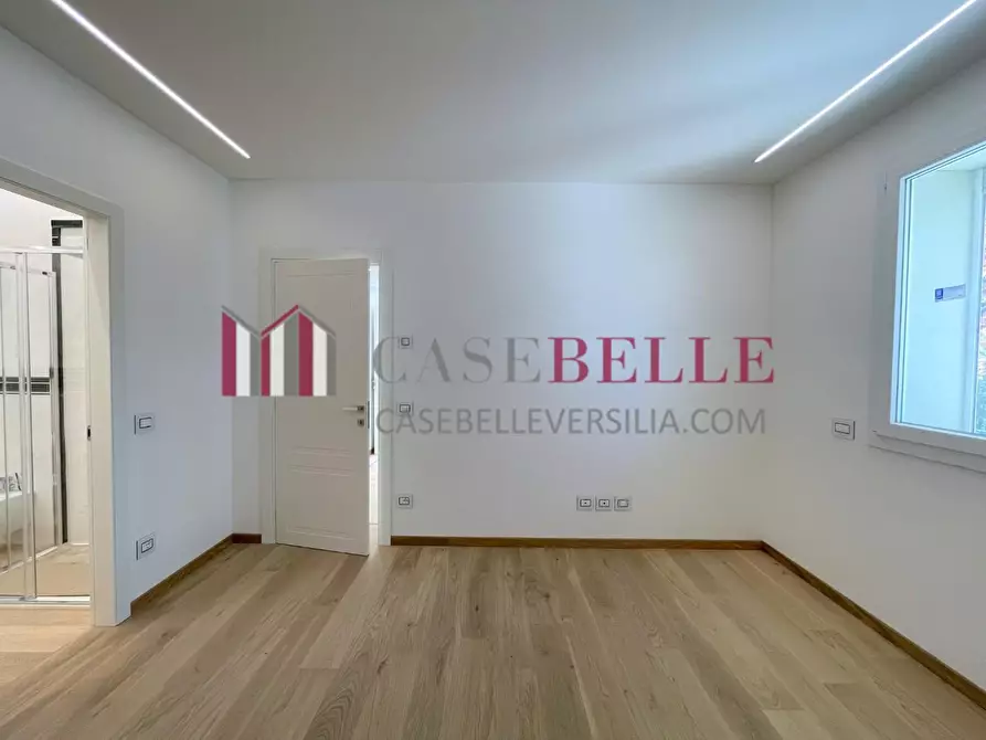 Immagine 17 di Appartamento in vendita  a Viareggio