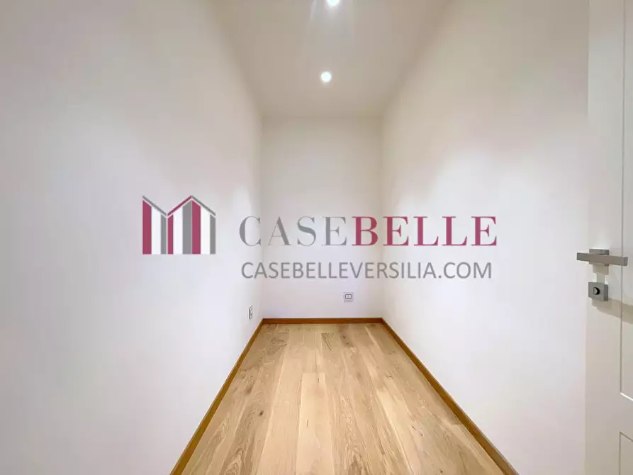 Immagine 19 di Appartamento in vendita  a Viareggio