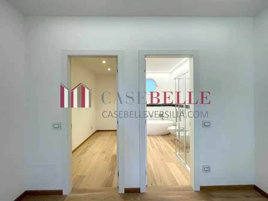 Immagine 18 di Appartamento in vendita  a Viareggio