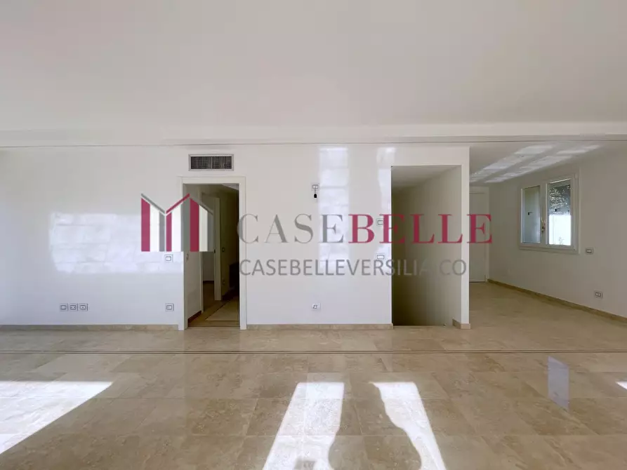 Immagine 4 di Appartamento in vendita  a Viareggio