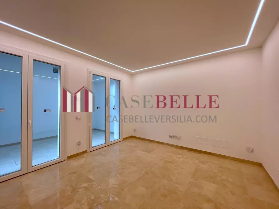 Immagine 28 di Appartamento in vendita  a Viareggio