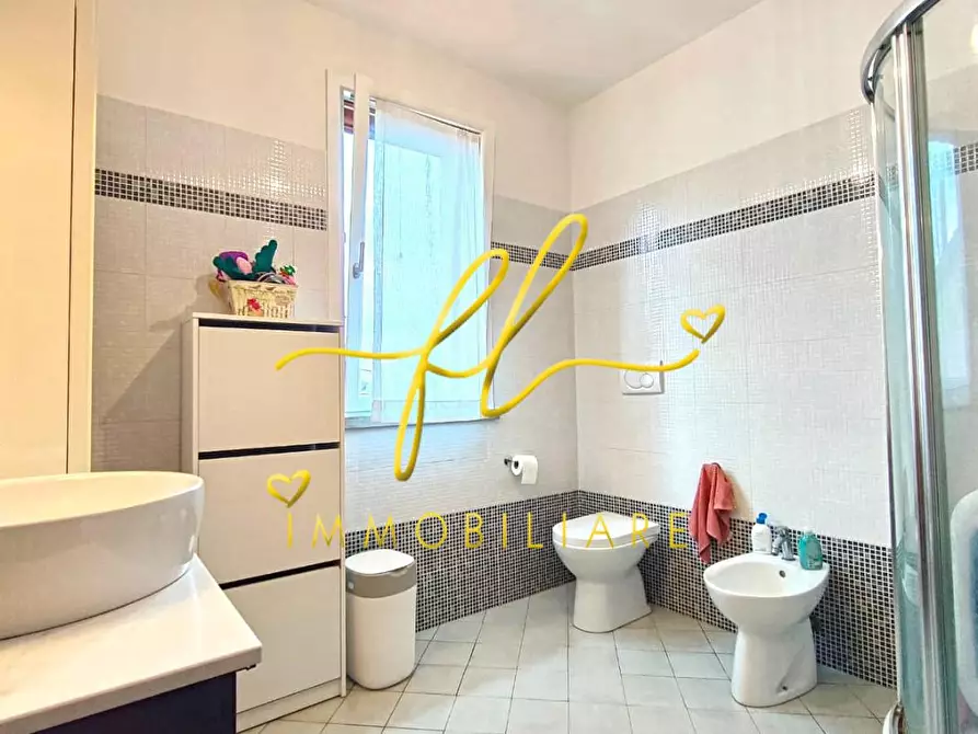 Immagine 10 di Casa quadrifamiliare in vendita  a Rosignano Marittimo