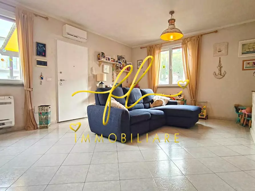 Immagine 2 di Casa quadrifamiliare in vendita  a Rosignano Marittimo