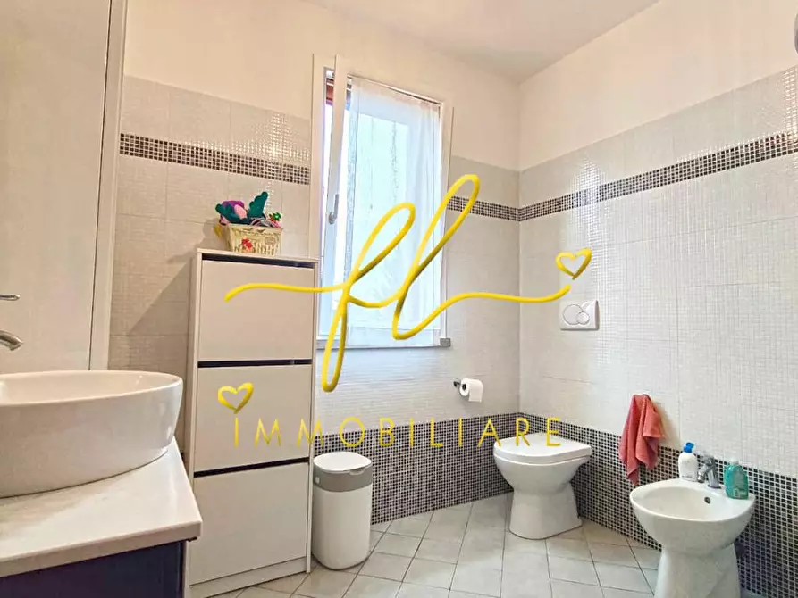 Immagine 9 di Casa quadrifamiliare in vendita  a Rosignano Marittimo