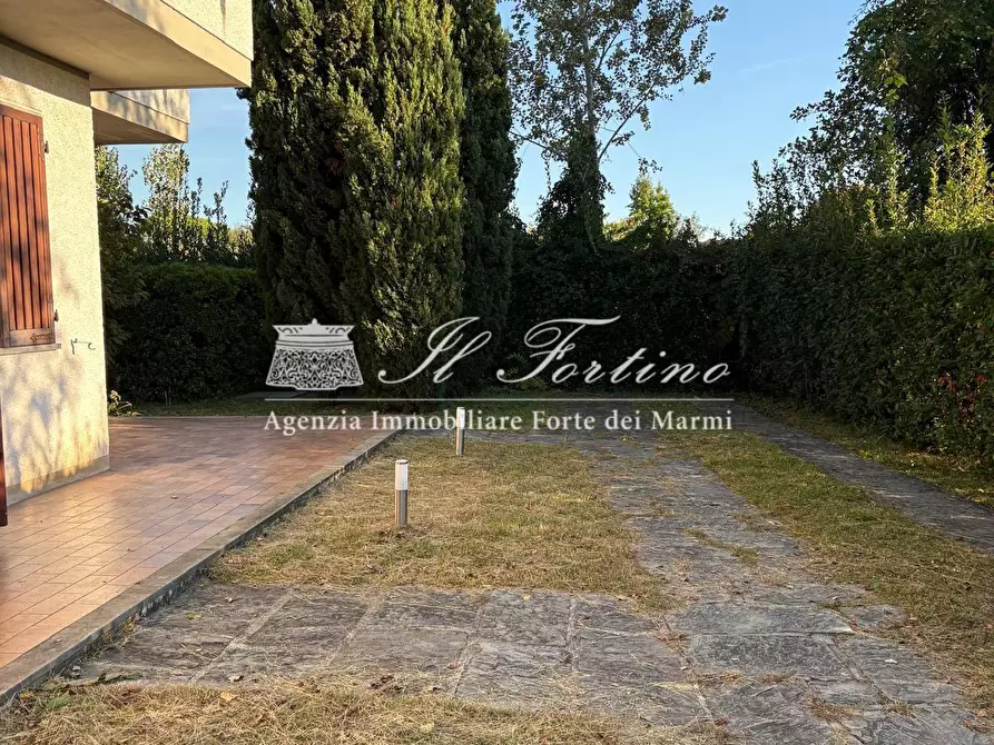 Immagine 10 di Casa bifamiliare in vendita  a Forte Dei Marmi
