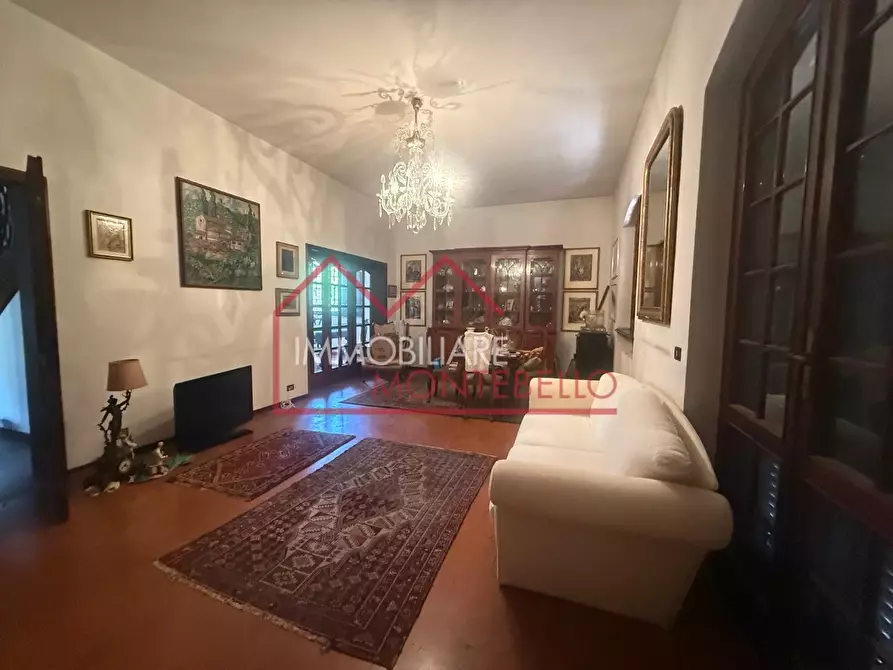 Immagine 12 di Villa in vendita  a Viareggio