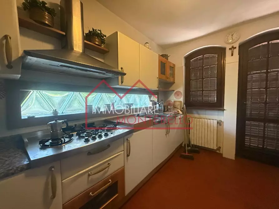 Immagine 13 di Villa in vendita  a Viareggio