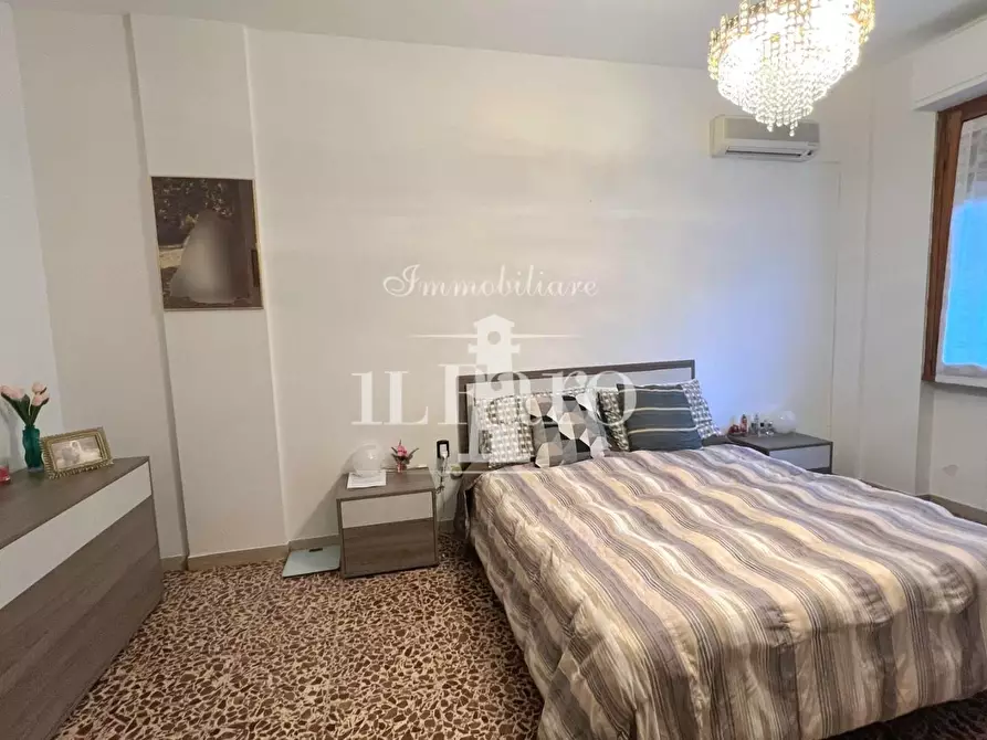 Immagine 11 di Appartamento in vendita  a Campi Bisenzio