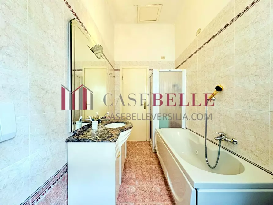 Immagine 30 di Casa indipendente in vendita  a Camaiore