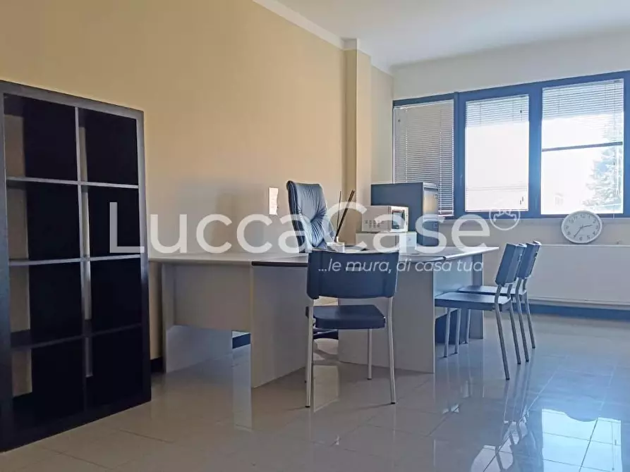 Immagine 4 di Ufficio in affitto  a Lucca