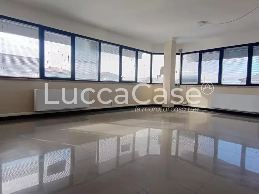 Immagine 8 di Ufficio in affitto  a Lucca