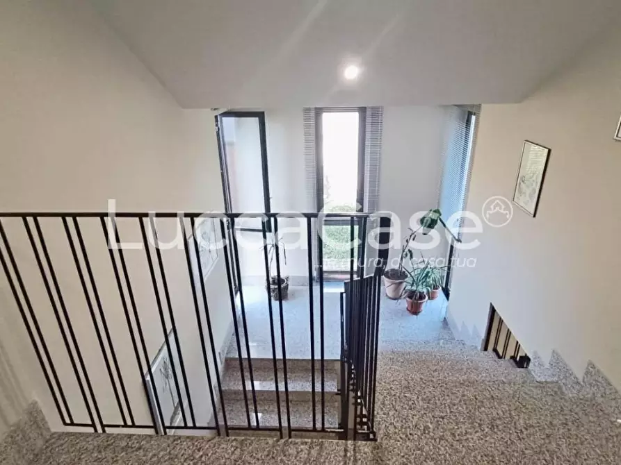 Immagine 2 di Ufficio in affitto  a Lucca