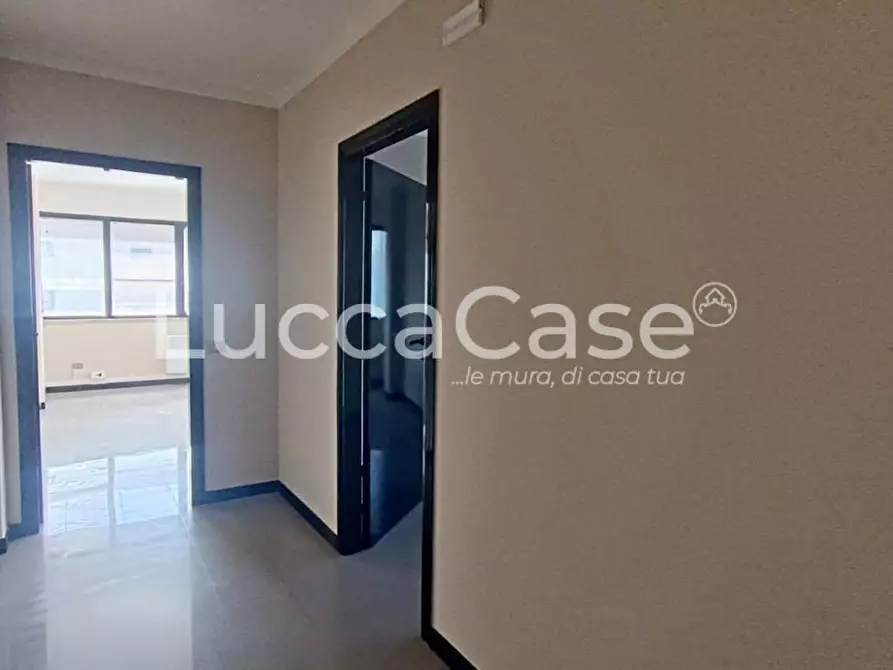 Immagine 11 di Ufficio in affitto  a Lucca